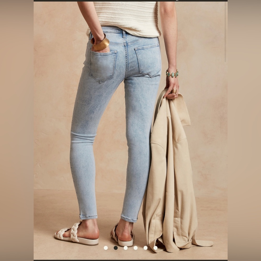 Banana Republic MID + SKINNY JEAN Light Wash